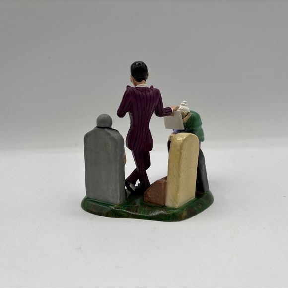 Dept 56 2006 Original Snow Village Halloween How About Our Lay-Away Plan 54711 - Picture 4 of 12